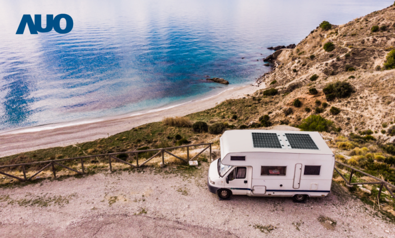 「可撓輕量化太陽光電板SunCurva」使用輕量特殊耐候型複合板取代傳統太陽能板的玻璃前板，不僅降低70%重量，每米平方僅3Kg；具有抗衝擊性能及通過電磁相容性測試，可應用於交通運輸工具，如露營車、遊艇等